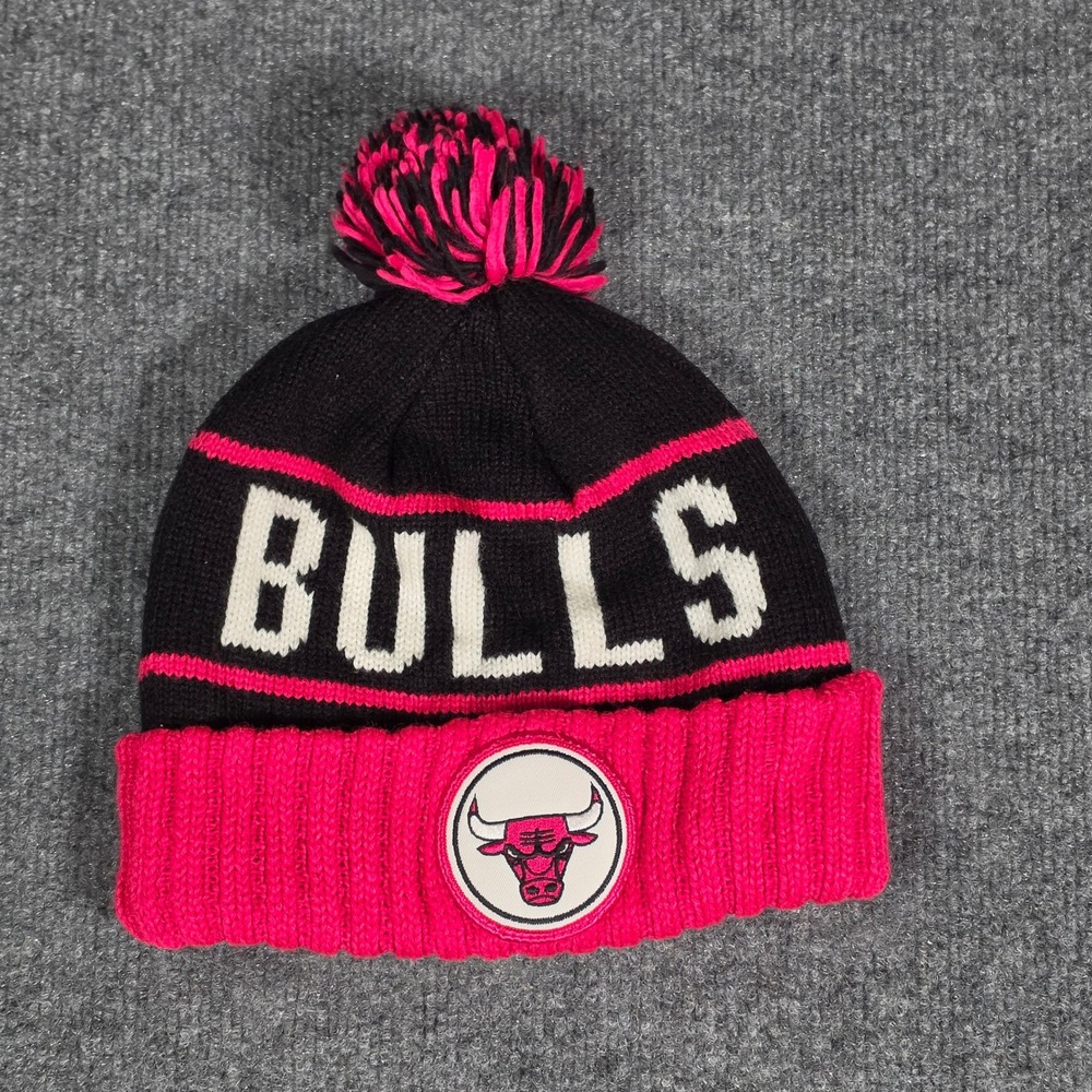 Mitchell & Ness Chicago Bulls Beanie Pink Black Knit Pom Pom Hat KJ46Z 061000